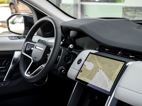 Used 2024 Land Rover Discovery Sport S image 33