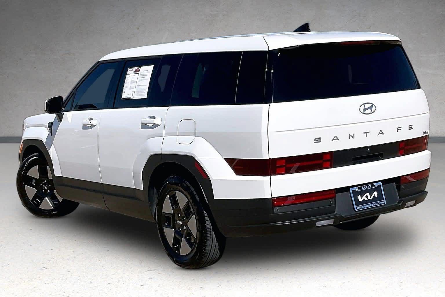 Used 2026 Hyundai Santa Fe SE FWD image 4