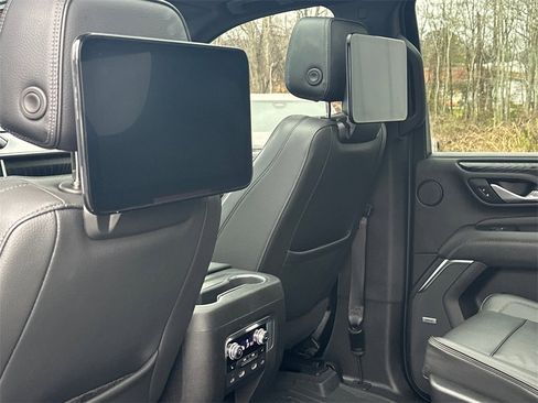 Used 2022 GMC Yukon XL Denali w/ Denali Ultimate Package image 23