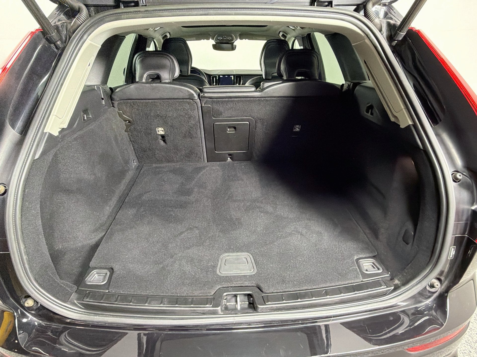 Used 2024 Volvo XC60 B5 Core AWD/4WD image 24
