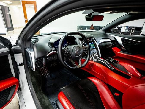Used 2017 Acura NSX image 39