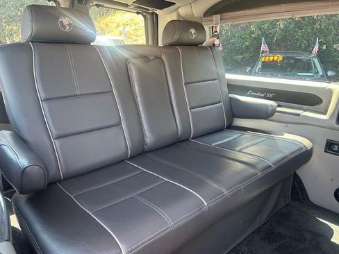Used 2017 Chevrolet Express 2500 RWD image 19