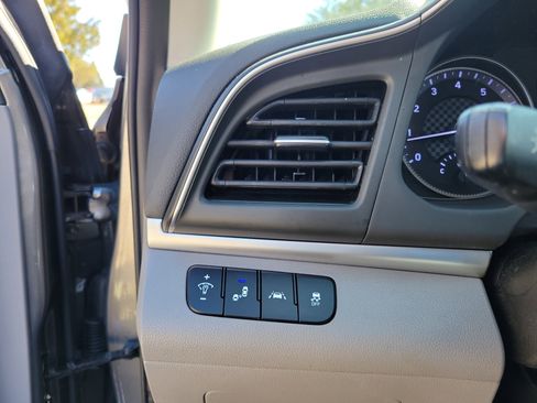 Used 2020 Hyundai Elantra Value Edition w/ Winter Weather Package image 20