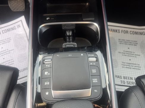 Used 2022 Mercedes-Benz GLB 250 4MATIC image 19