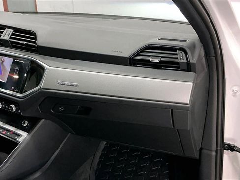 Used 2025 Audi Q3 2.0T Premium image 18