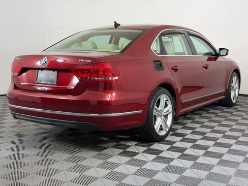 Used 2015 Volkswagen Passat TDI SEL Premium FWD image 9