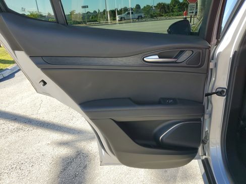 Used 2022 Alfa Romeo Stelvio Sprint image 33