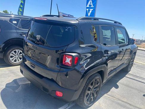 Used 2018 Jeep Renegade Altitude FWD image 3