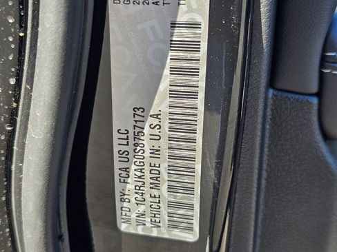 New 2025 Jeep Grand Cherokee L Altitude image 30