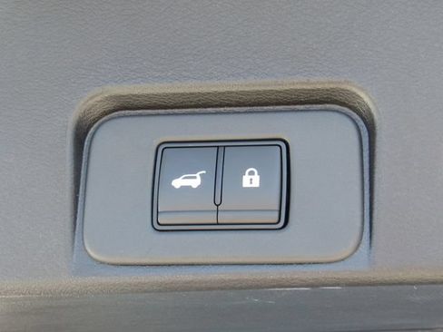 Certified 2025 Nissan Rogue SL FWD image 7