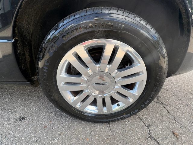 Used 2013 Lincoln Navigator 4WD image 12