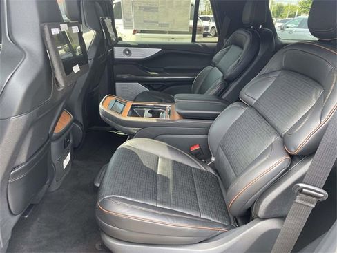 New 2025 Lincoln Navigator Black Label image 8