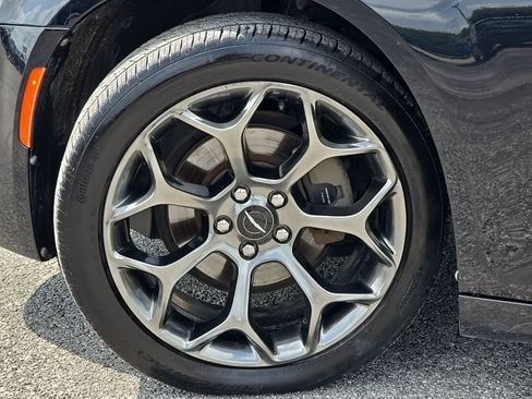 Used 2018 Chrysler 300 Touring w/ Sport Appearance Package image 10