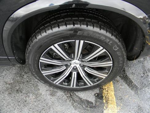 Used 2023 Volvo XC90 B5 Core w/ Protection Package Premier AWD/4WD image 28