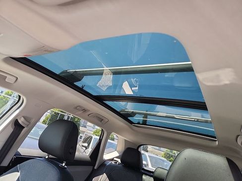 New 2024 Volkswagen Taos SE image 9