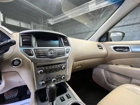 Used 2017 Nissan Pathfinder SL AWD/4WD image 10