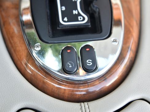 Used 2001 Jaguar XK8 Convertible image 23