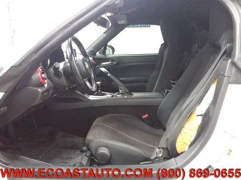 Used 2018 FIAT 124 Spider Classica w/ Technology Group image 10