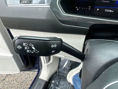 Used 2022 Volkswagen Tiguan SE FWD image 40