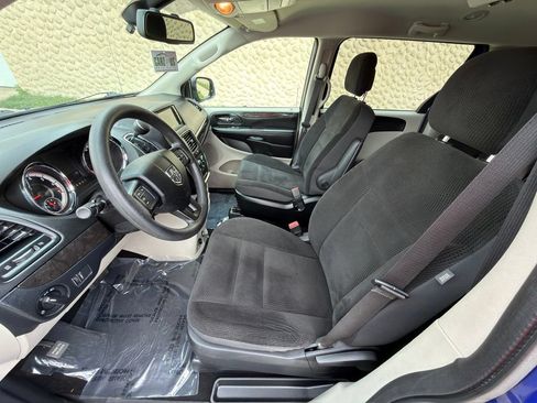 Used 2019 Dodge Grand Caravan SE w/ UConnect Hands-Free Group FWD image 13