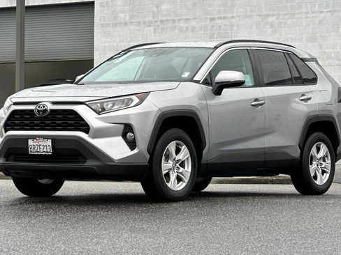 Used 2021 Toyota RAV4 XLE image 9
