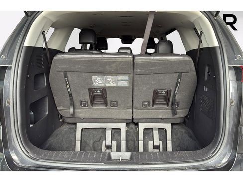 Used 2023 Kia Carnival LX FWD image 19