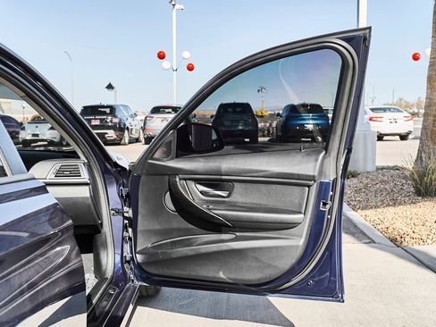 Used 2018 BMW 320i Sedan RWD image 10