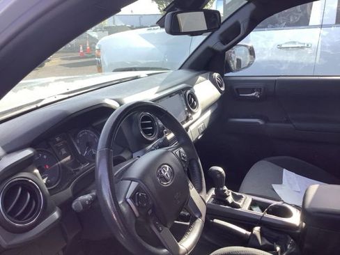 Used 2021 Toyota Tacoma TRD Off-Road image 2