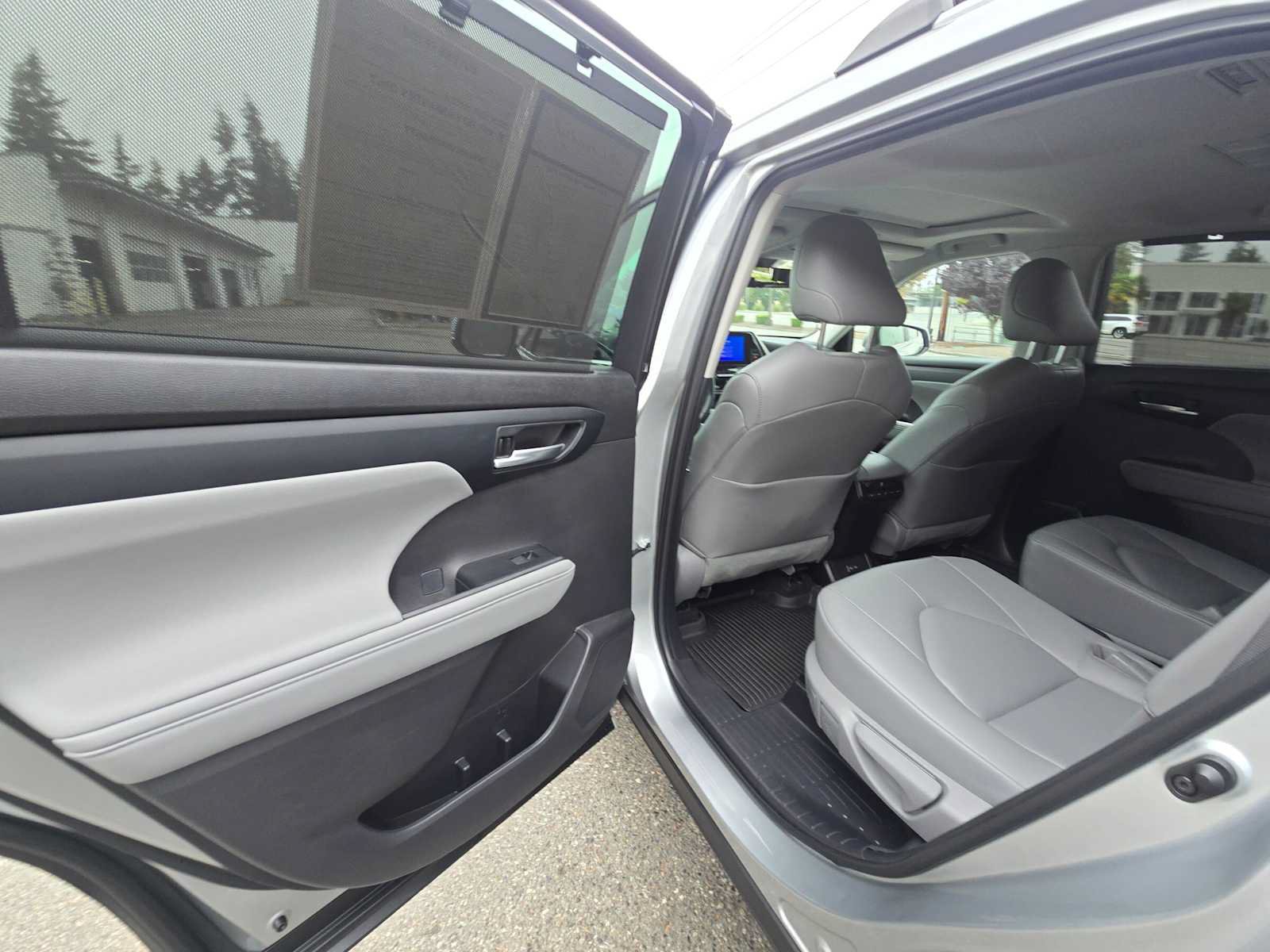 Used 2023 Toyota Highlander XLE AWD/4WD image 15