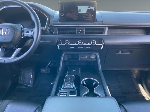 Used 2024 Honda Pilot Touring image 11