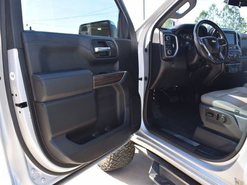 Used 2019 Chevrolet Silverado 1500 LT image 8