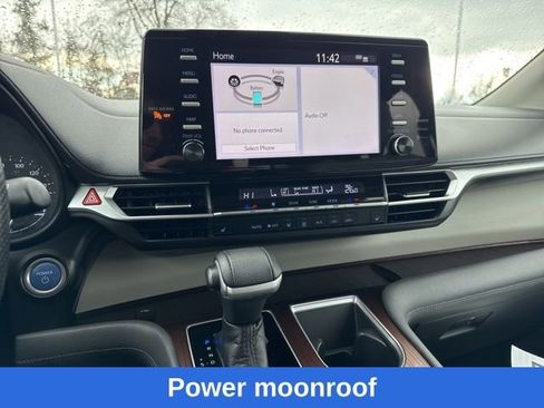 Used 2021 Toyota Sienna XLE image 9