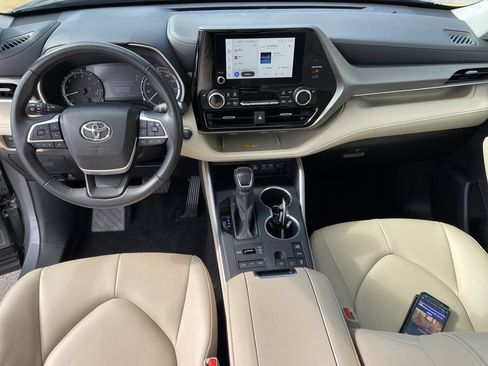 Certified 2025 Toyota Highlander XLE AWD/4WD image 15