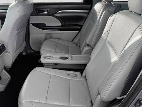 Used 2019 Toyota Highlander Limited image 19