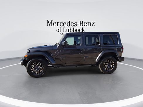 Used 2025 Jeep Wrangler Unlimited Sahara AWD/4WD image 6