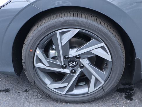 New 2026 Hyundai Elantra Limited FWD image 19