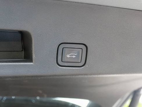 Used 2024 Chevrolet Traverse LT FWD image 9