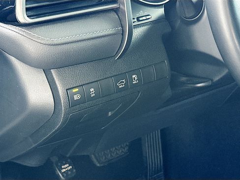 Used 2020 Toyota Camry SE image 10