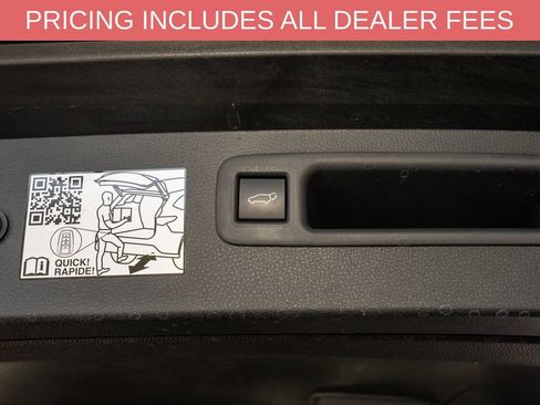 Used 2023 Toyota Highlander Limited FWD image 6