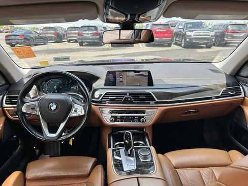 Used 2016 BMW 750i xDrive AWD/4WD image 19