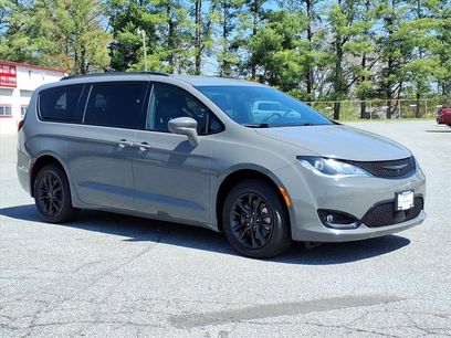 Used 2020 Chrysler Pacifica Touring-L w/ Advanced Safetytec Group