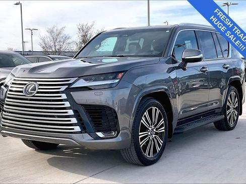 Used 2025 Lexus LX 600 4WD w/ Luxury Package image 16