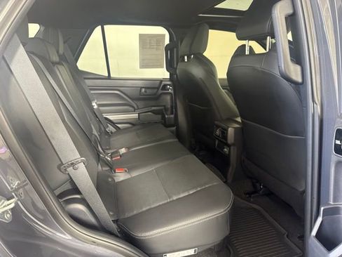 Used 2025 Toyota 4Runner TRD Off-Road Premium AWD/4WD image 5