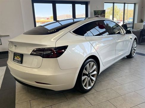 Used 2019 Tesla Model 3 Standard Range Plus image 8