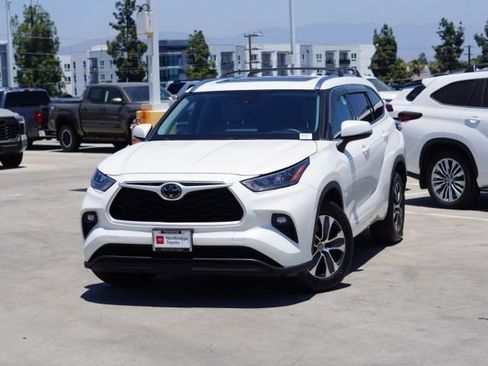 Used 2020 Toyota Highlander XLE FWD image 5