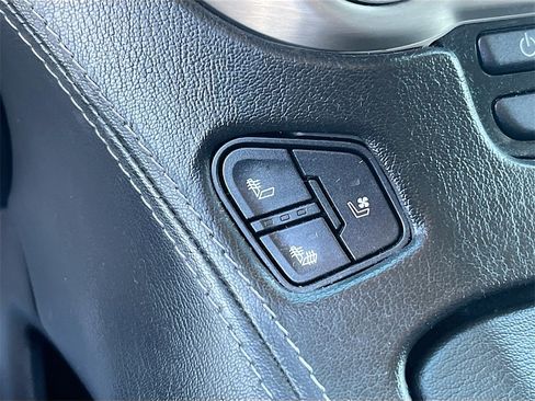 Used 2020 GMC Yukon Denali w/ Open Road Package image 21