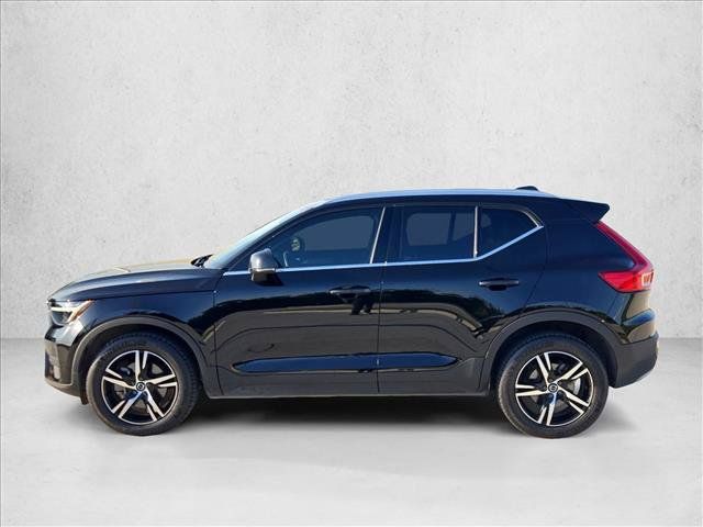 Used 2025 Volvo XC40 B5 Core AWD/4WD image 9