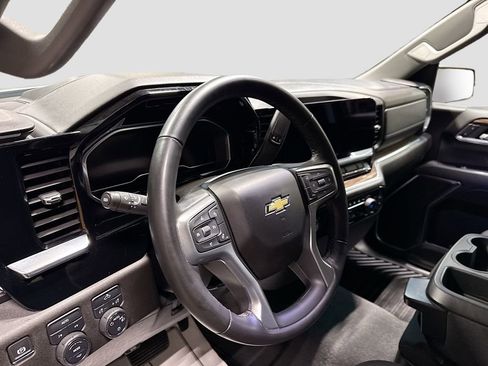 Used 2024 Chevrolet Silverado 1500 LT image 9
