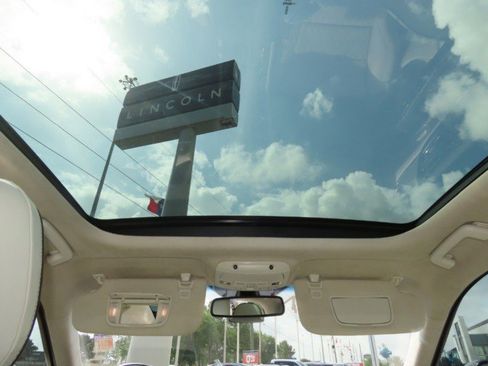 Used 2019 Lincoln Continental Black Label w/ Rear Seat Package image 21