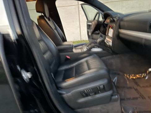 Used 2006 Porsche Cayenne Turbo image 24